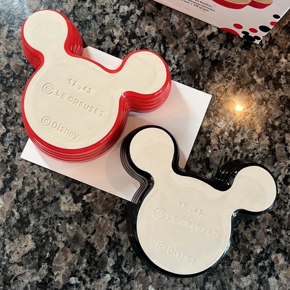 Le Creuset Disney stoneware Ramekins - Picture 4 of 6